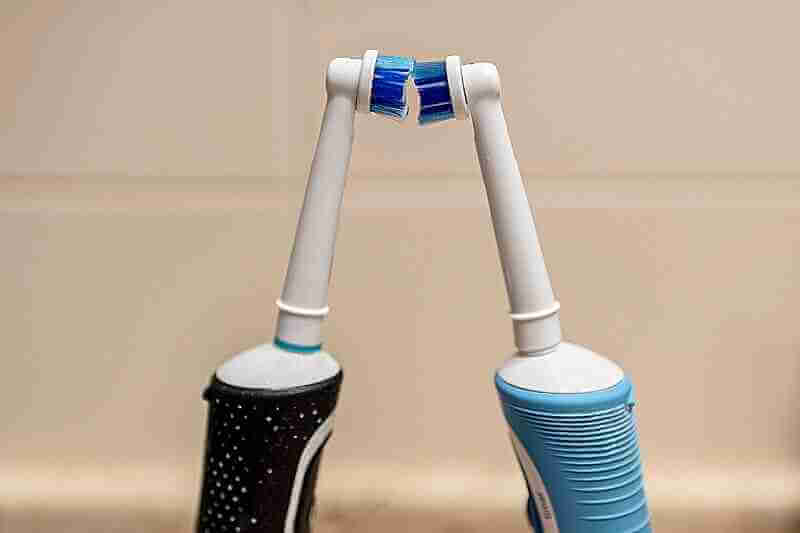 Rotating electric toothbrush